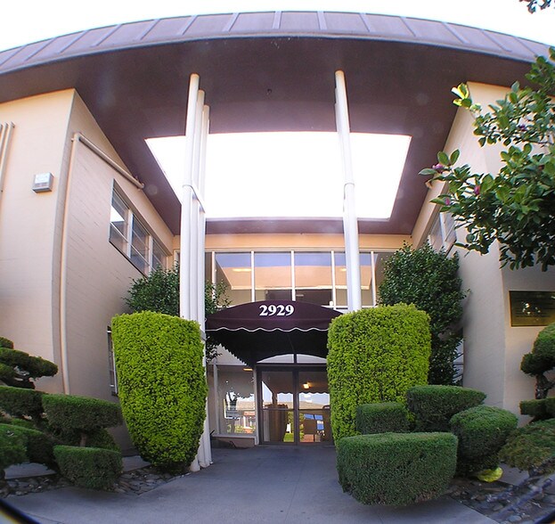 More Photos Of 2929 Summit St, Oakland Office For Lease