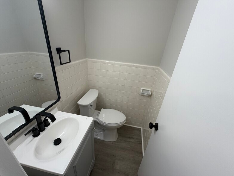 More Photos Of 13 SW 10th St, Deerfield Beach Flex For Lease