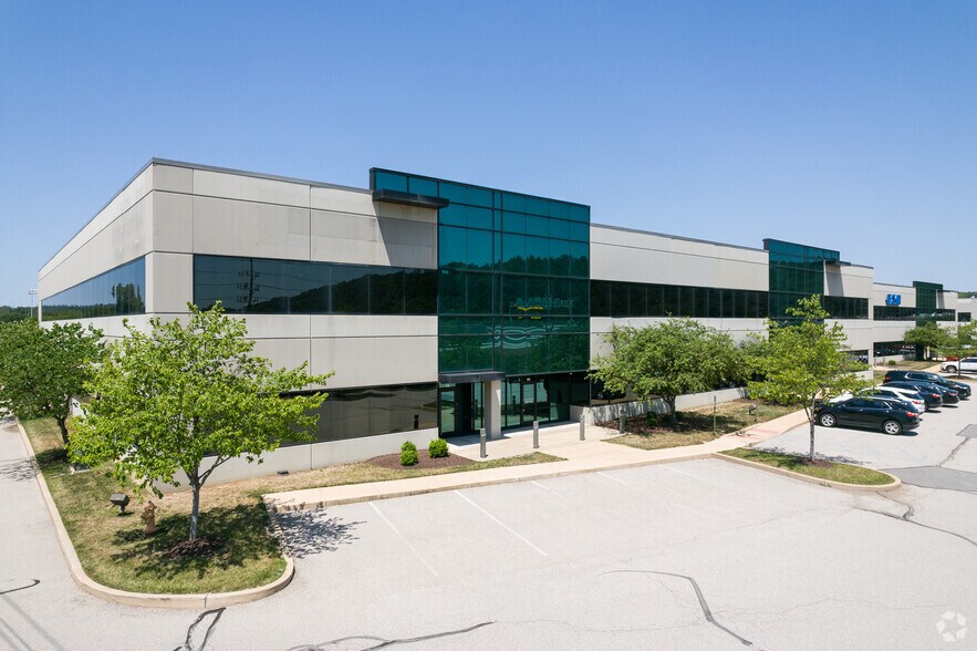 More Photos Of 50-92 Soccer Park Rd, Fenton Warehouse For Lease