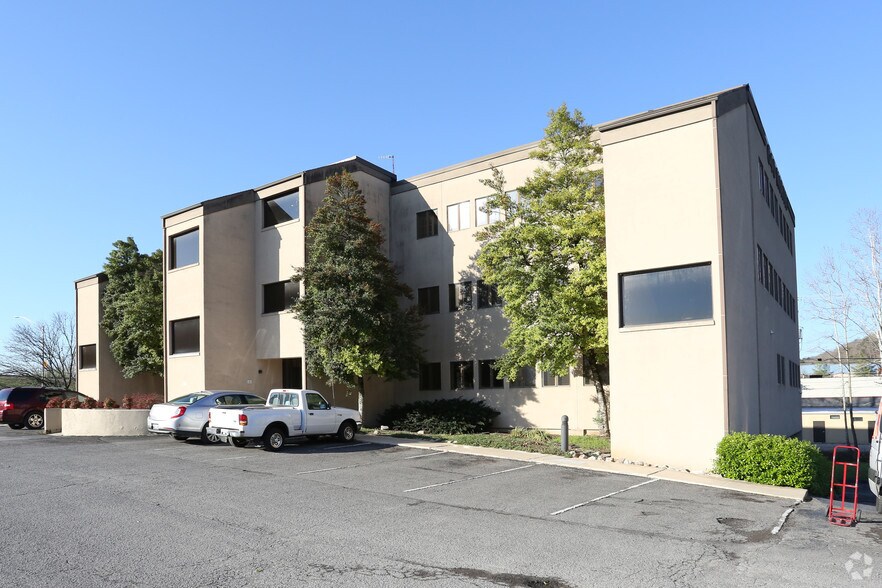 More Photos Of 2606 N Greenway Dr, Knoxville Office For Lease