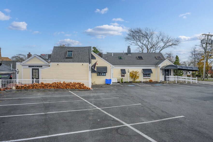 More Photos Of 488 South St, Hyannis Restaurant For Sale