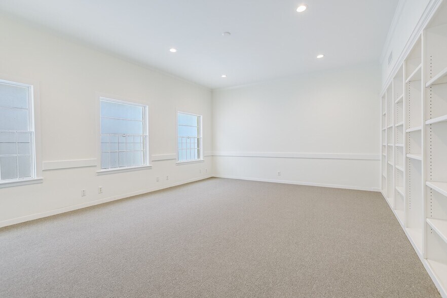 More Photos Of 610 Guadalupe St, Austin Office For Sale