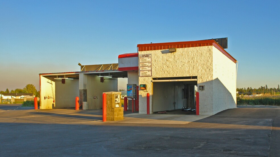 More Photos Of 112 E. J St., Deer Park Self Storage For Sale