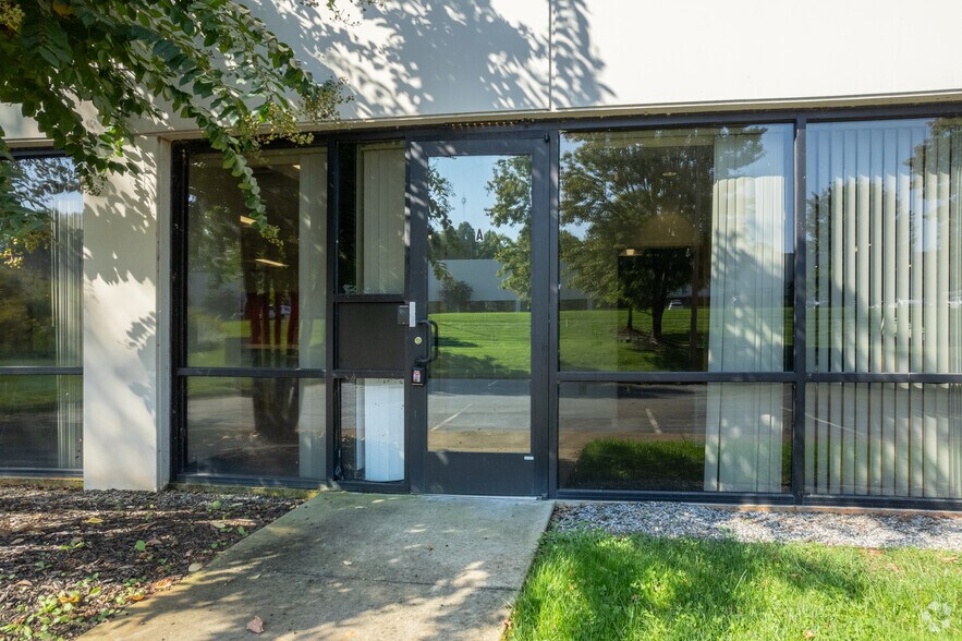 More Photos Of 111 Corporate Dr, Spartanburg Research And Development For Lease