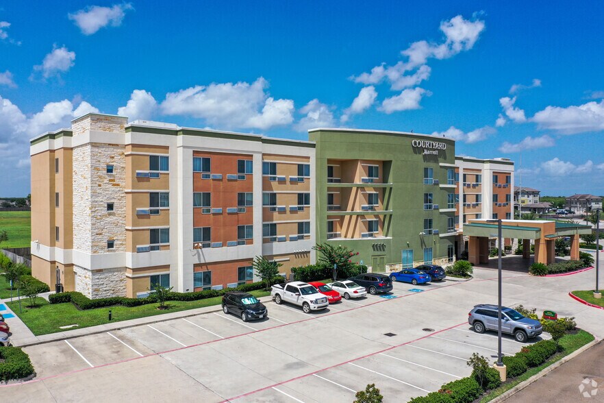 More Photos Of 8002 N Navarro St, Victoria Hotel For Sale