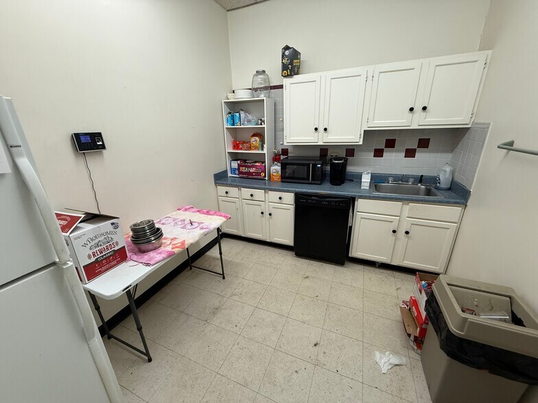 More Photos Of 323 N Mathewson St, Wichita Freestanding For Sale