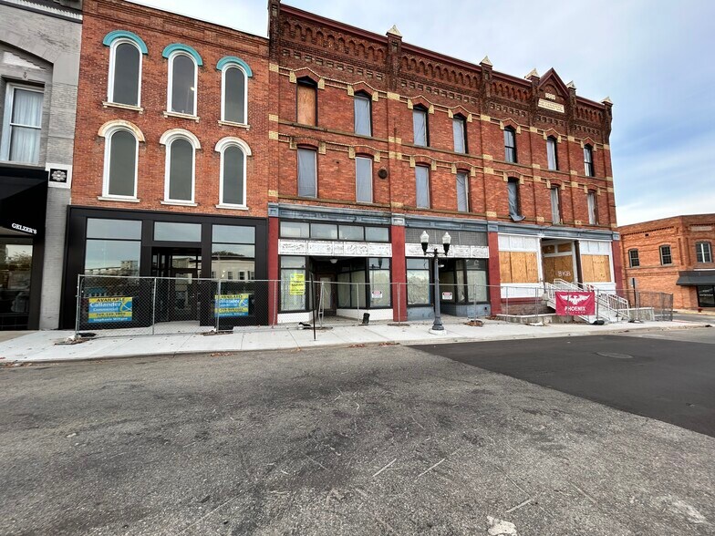 Primary Photo Of 104 N Howell St, Hillsdale Hotel For Lease