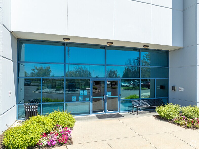 More Photos Of 24 Applegate Dr, Robbinsville Warehouse For Lease