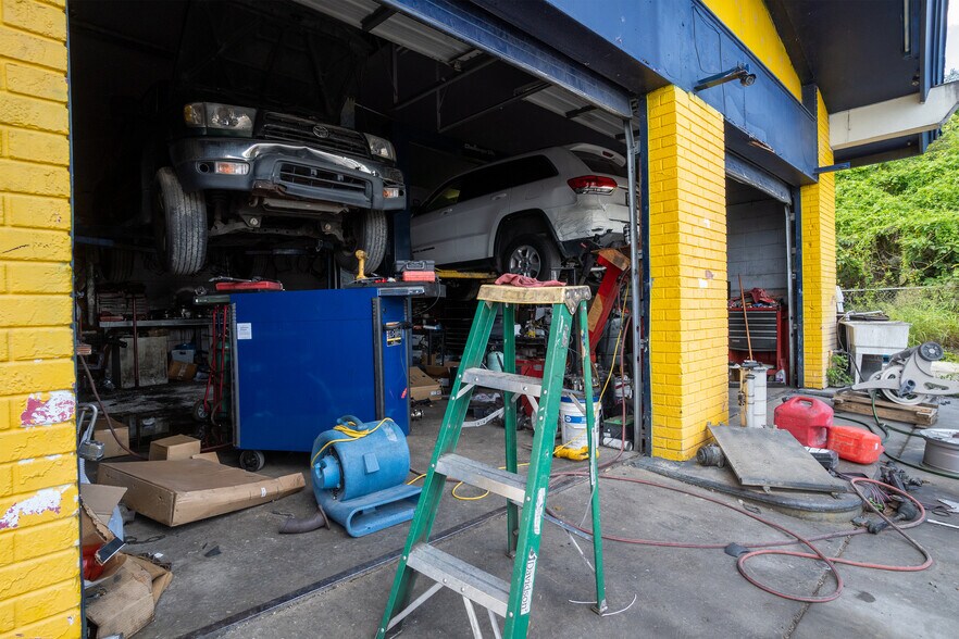 More Photos Of 5507 E Colonial Dr, Orlando Auto Repair For Sale