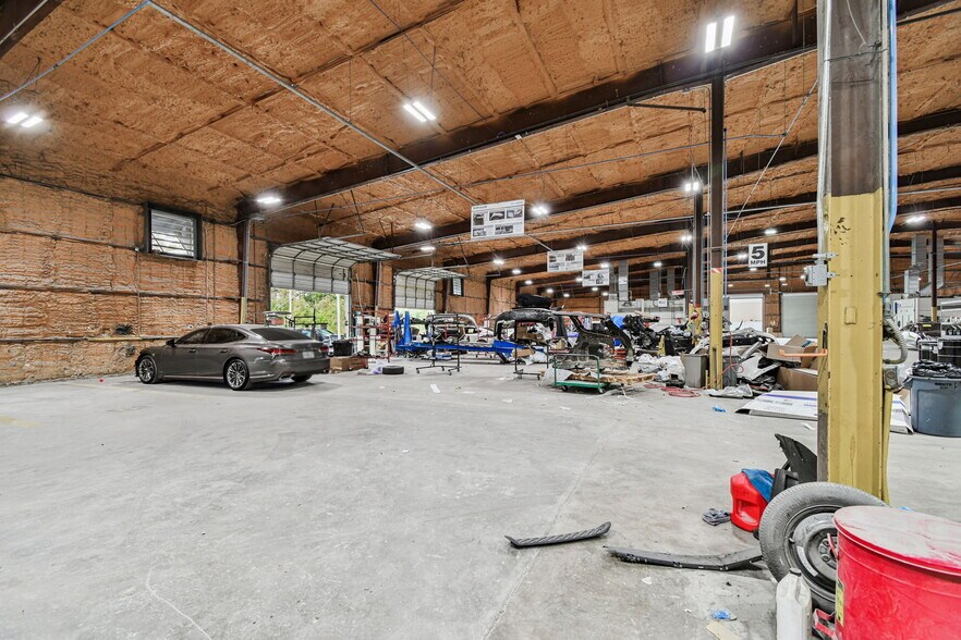 More Photos Of 4811 W Sligh Ave, Tampa Warehouse For Lease