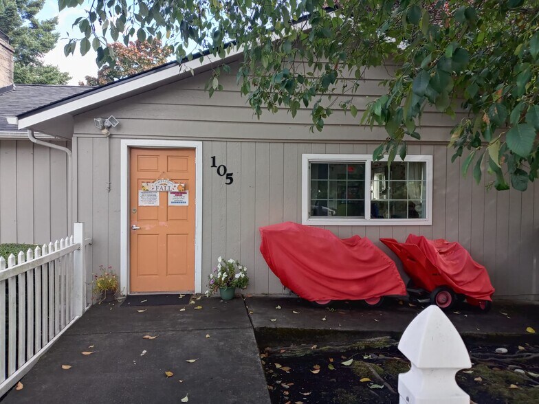 Primary Photo Of 105 NE 193rd St, Shoreline Flex For Lease