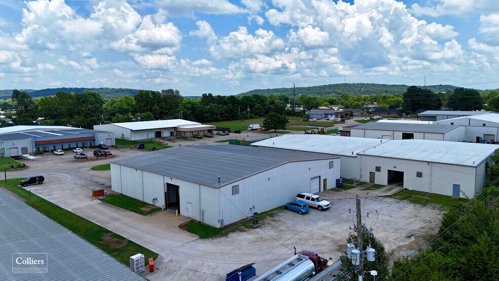 More Photos Of 1207 Esi Dr, Springdale Warehouse For Lease