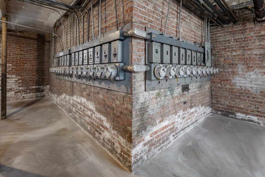 More Photos Of 4408-4414 S Drexel Blvd, Chicago Apartments For Sale