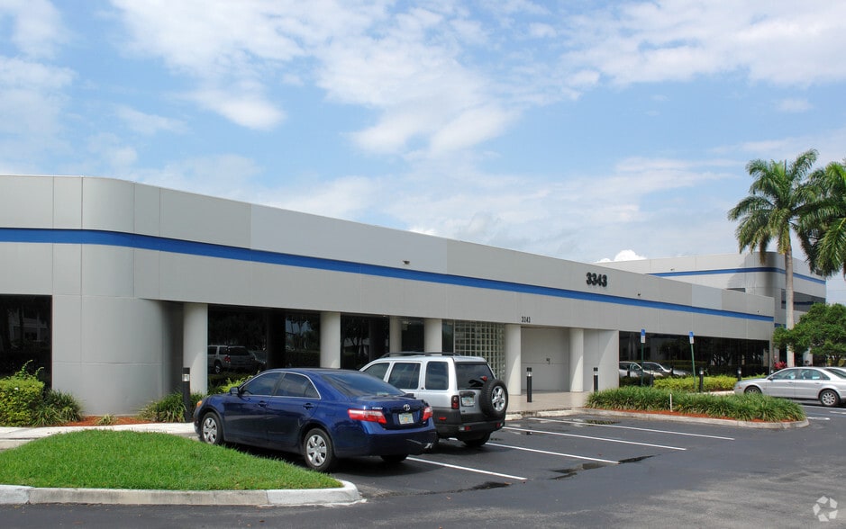 More Photos Of 3343 W Commercial Blvd, Fort Lauderdale Medical For Lease