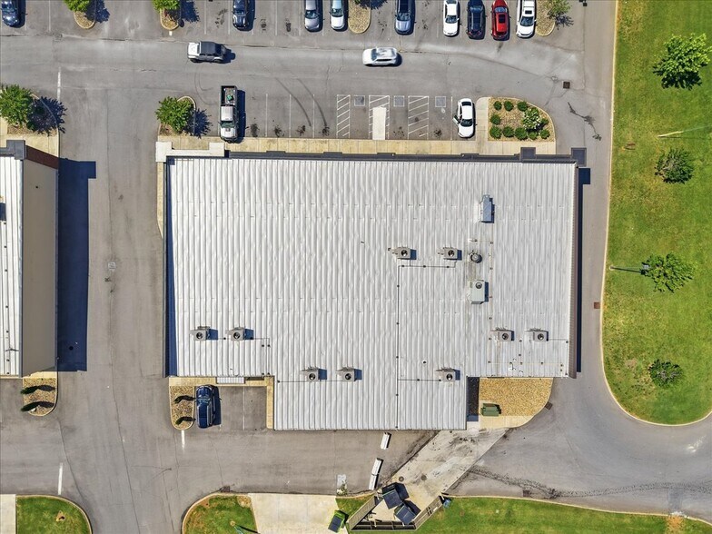 More Photos Of 4327-4329 W Andrew Johnson Hwy, Morristown General Retail For Lease