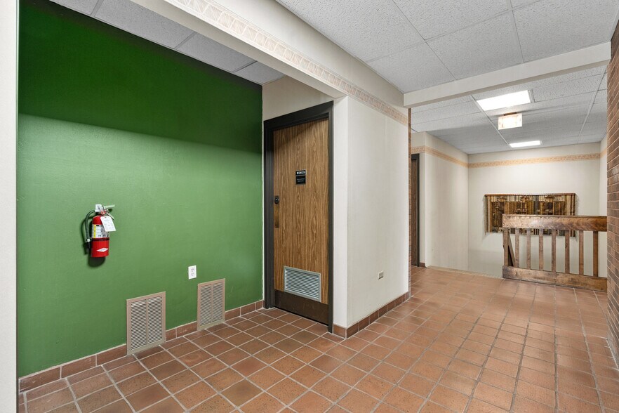 More Photos Of 822-826 S Hastings Way, Eau Claire Medical For Sale