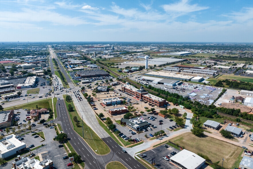 More Photos Of 3209 S Broadway, Edmond Unknown For Lease