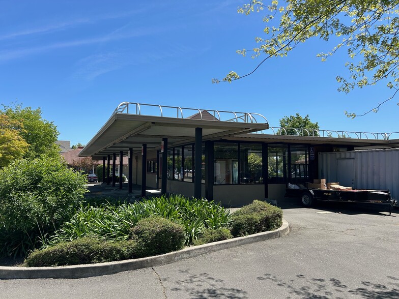 Primary Photo Of 890 Petaluma Blvd N, Petaluma Restaurant For Lease