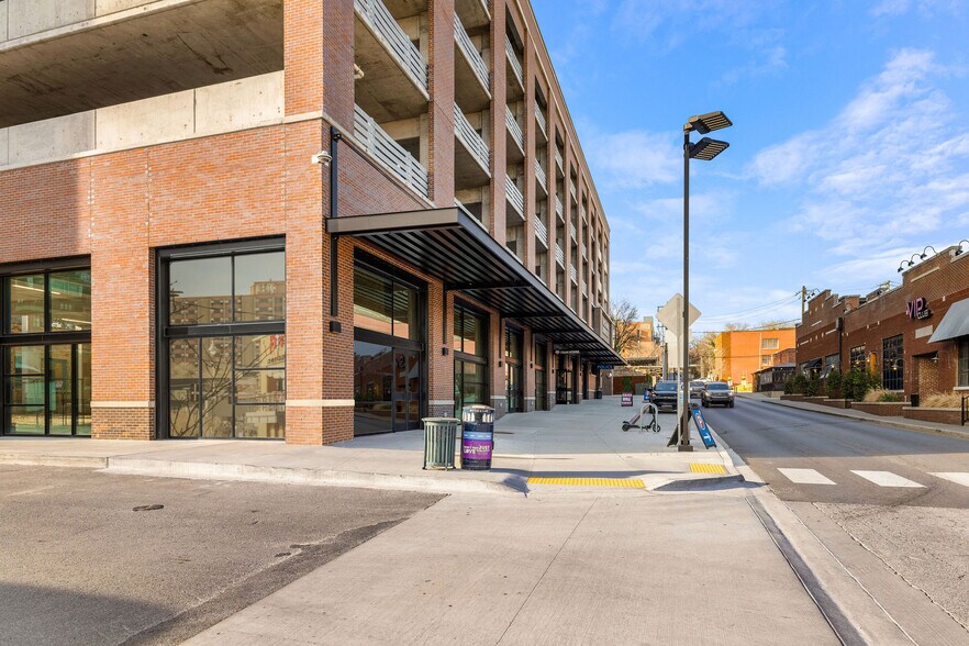 More Photos Of 325 N West Ave, Fayetteville General Retail For Lease