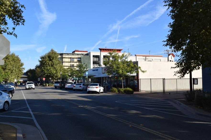 More Photos Of 24337-24339 Main St, Santa Clarita Storefront Retail Office For Sale