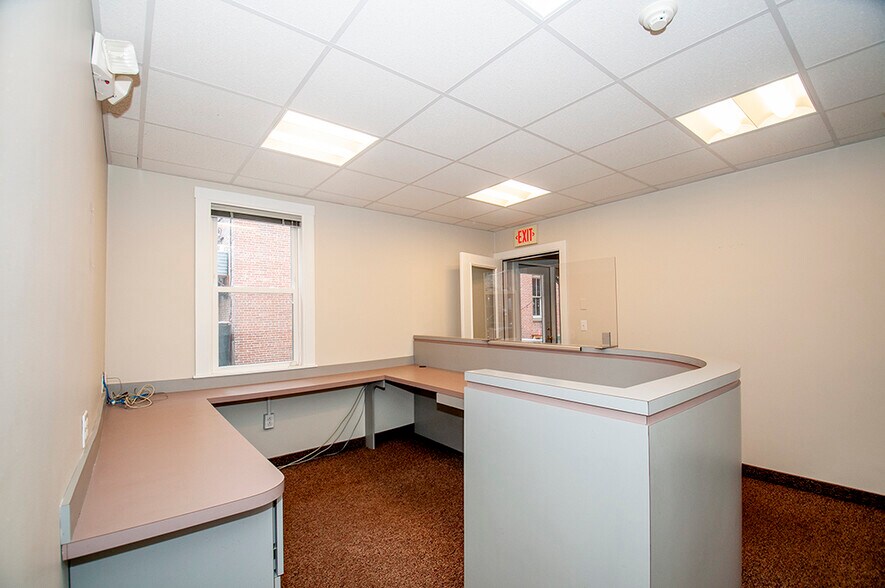 More Photos Of 4 Davis Ct, Brookline Loft Creative Space For Sale