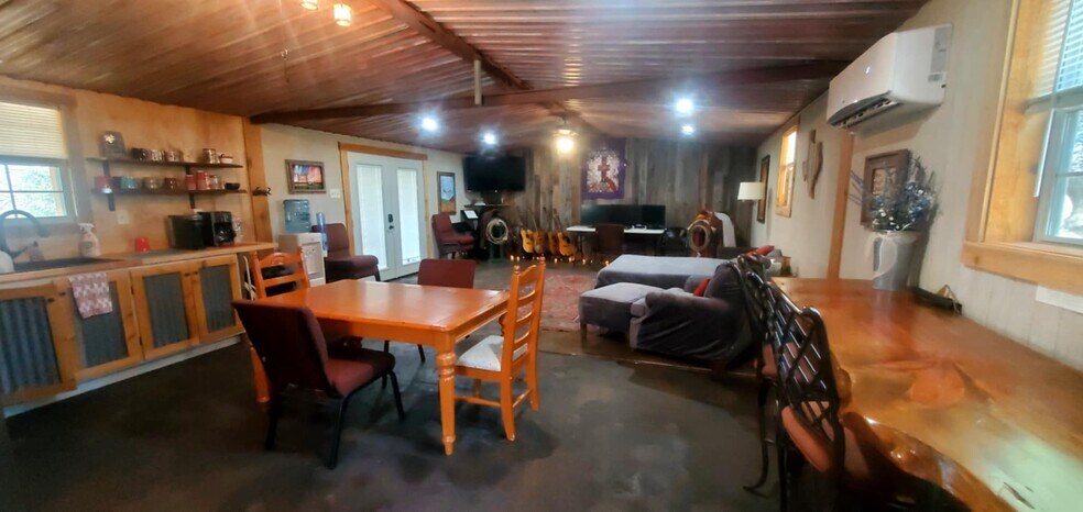 More Photos Of 702 E Schubert St, Fredericksburg Specialty For Sale