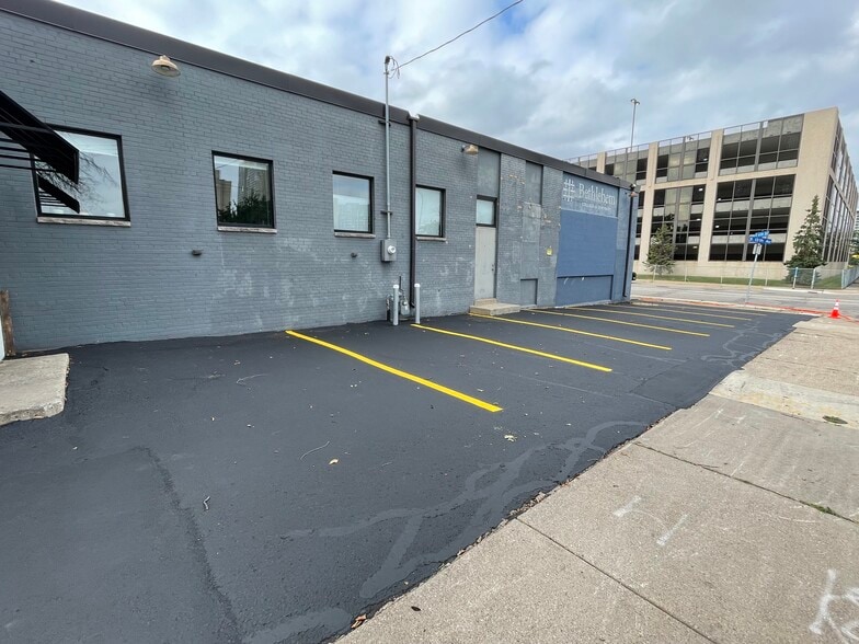 More Photos Of 1227 S 6th St, Minneapolis Freestanding For Lease