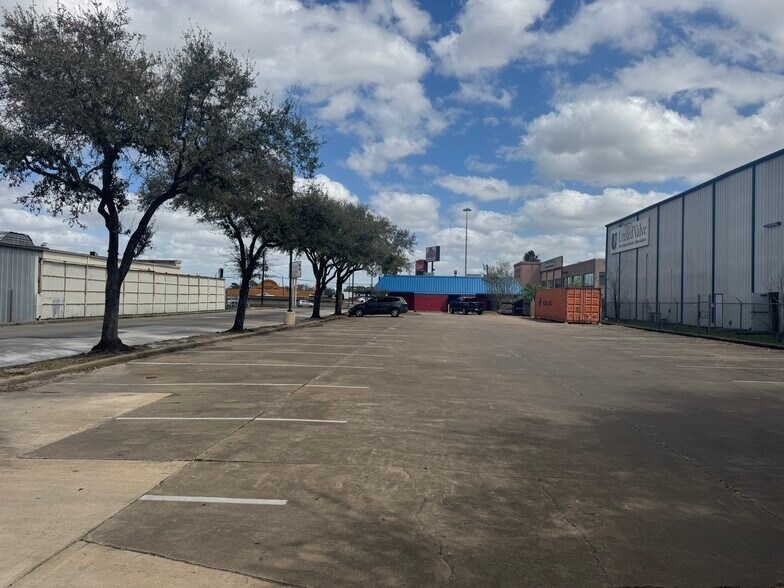 More Photos Of 9902 Gulf Fwy, Houston Restaurant For Sale