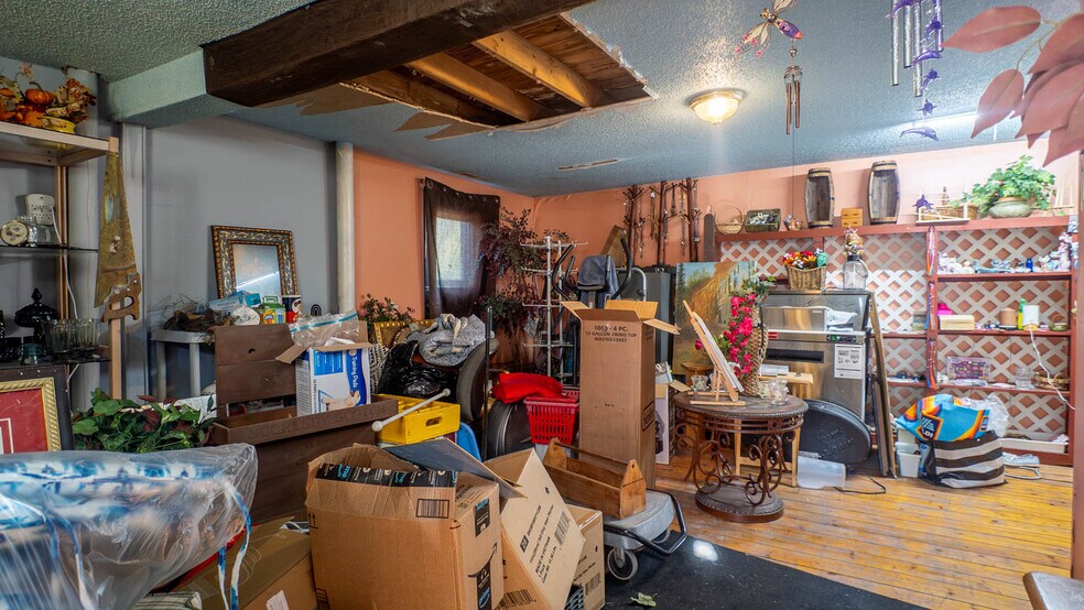 More Photos Of 385 Main St, Mammoth Spring General Retail For Sale