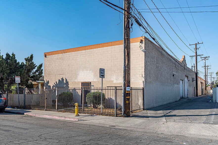 More Photos Of 925 S Vancouver Ave, East Los Angeles Industrial For Sale