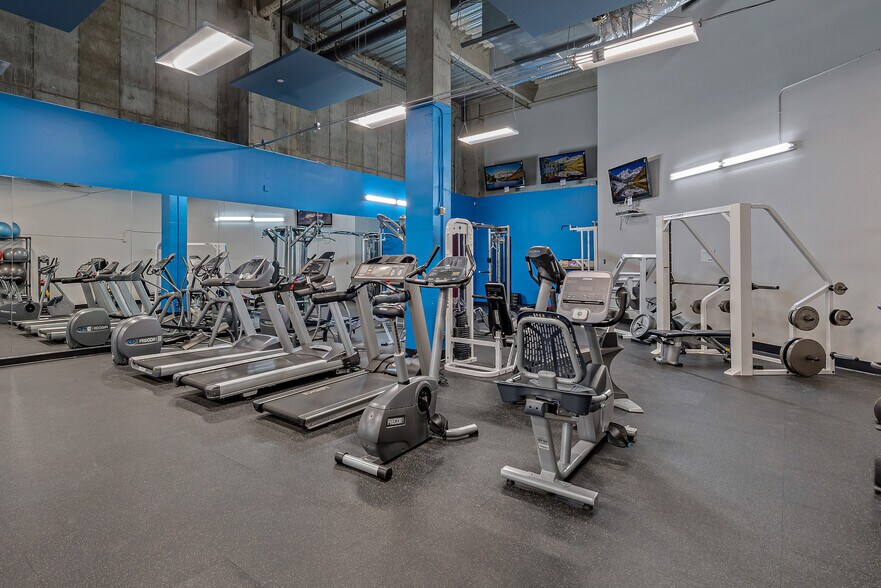 More Photos Of 6400 S Fiddlers Green Cir, Greenwood Village Office For Lease