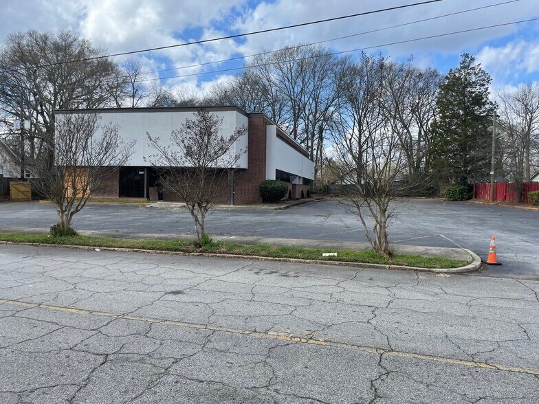 More Photos Of 2981 Church St, East Point Medical For Sale