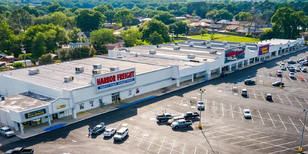 More Photos Of 800-840 E Admiral Doyle Dr, New Iberia Department Store For Sale