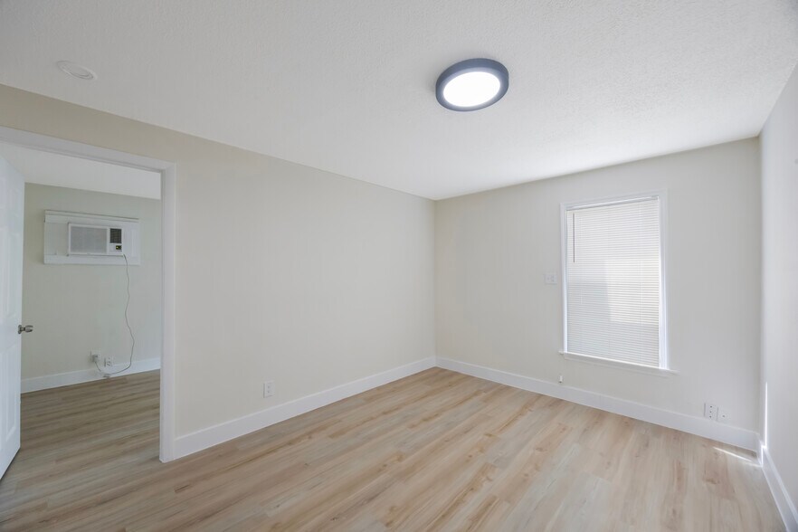 More Photos Of 2753 53rd Ave N, Saint Petersburg Apartments For Sale