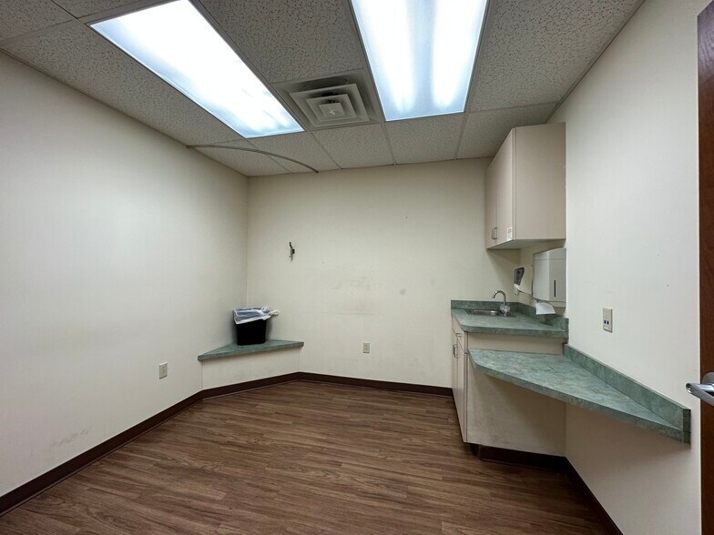 More Photos Of 1355 W Main St, Bellevue Office For Lease