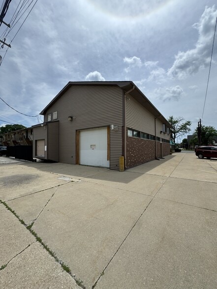 More Photos Of 1122-1128 Eureka Rd, Wyandotte Storefront Retail Office For Sale