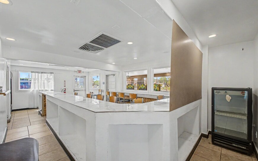 More Photos Of 801 E Broadway Rd, Mesa Fast Food For Sale