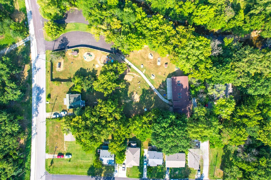 More Photos Of 2505 E Walnut St, Columbia Specialty For Lease