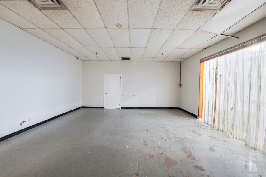 More Photos Of 801 Jerusalem Rd, Scotch Plains Warehouse For Lease