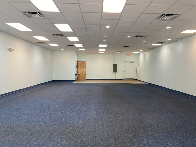 More Photos Of 4127-4137 CR 106, Oxford General Retail For Lease