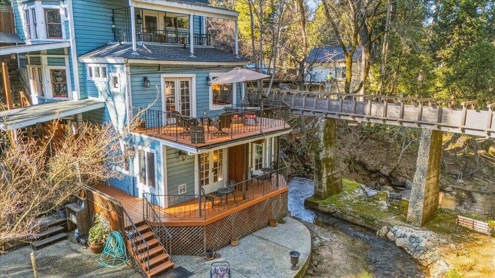 More Photos Of 301-317 S Pine St, Nevada City Hotel For Sale
