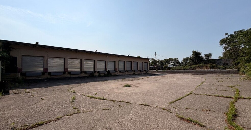 More Photos Of 22 Spence St, Bay Shore Land For Lease