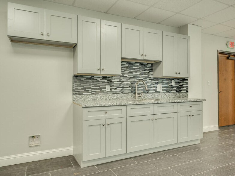 More Photos Of 13802 Ida Ridge Dr, Austin Office Residential For Sale