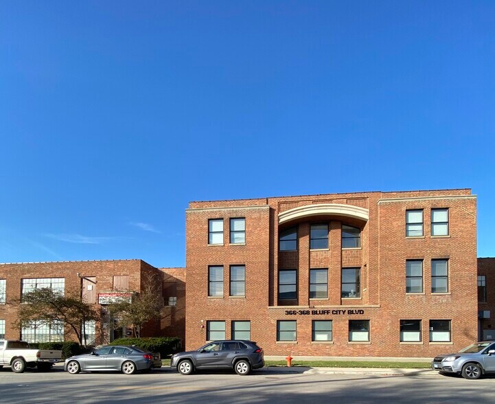 Primary Photo Of 366-368 Bluff City Blvd, Elgin Manufacturing For Lease