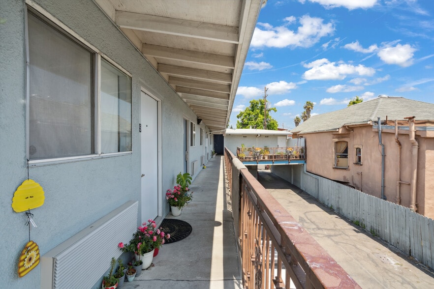 More Photos Of 839 Isabella St, Oakland Hotel For Sale