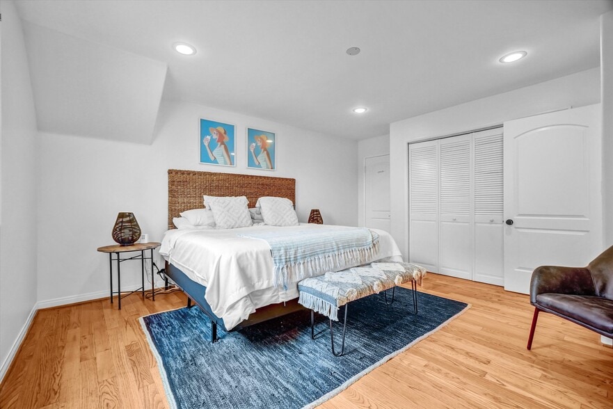More Photos Of 179 Pomona Ave, Long Beach Hospitality For Sale