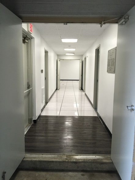 More Photos Of 3280 McKibbon Rd, Saint Louis Flex For Lease