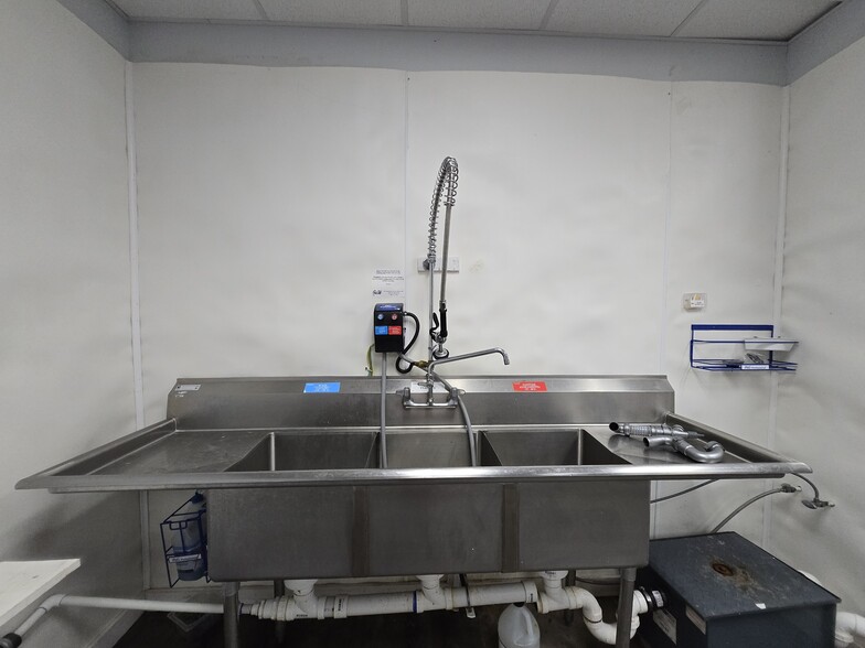 More Photos Of 1337 Gause Blvd, Slidell Storefront For Lease