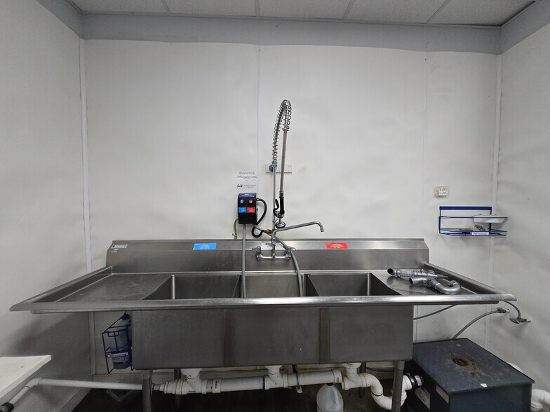 More Photos Of 1337 Gause Blvd, Slidell Storefront For Lease