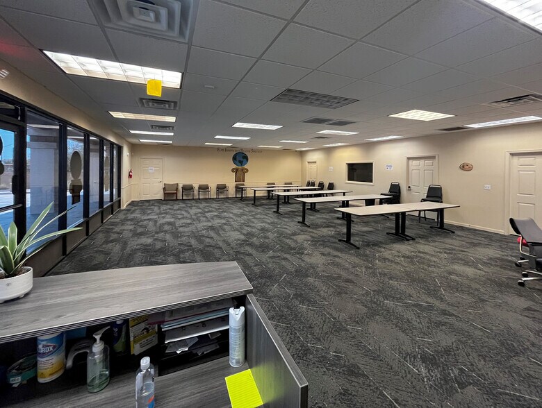 More Photos Of 325 E Baseline Rd, Gilbert Storefront Retail Office For Lease